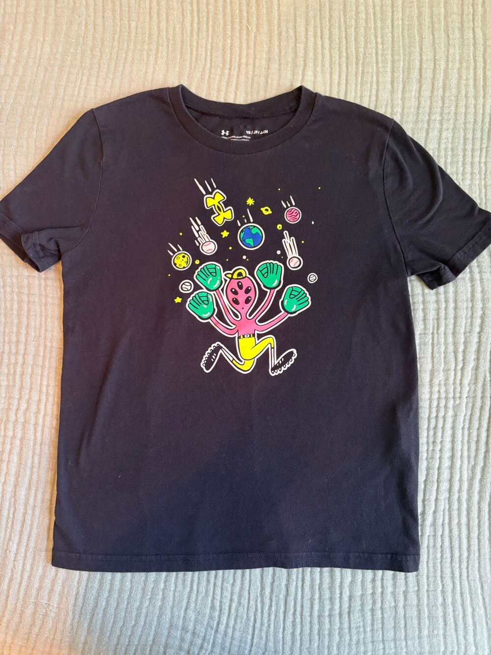 Under Armour Youth Small Black T-Shirt Loose Fit Alien Graphic